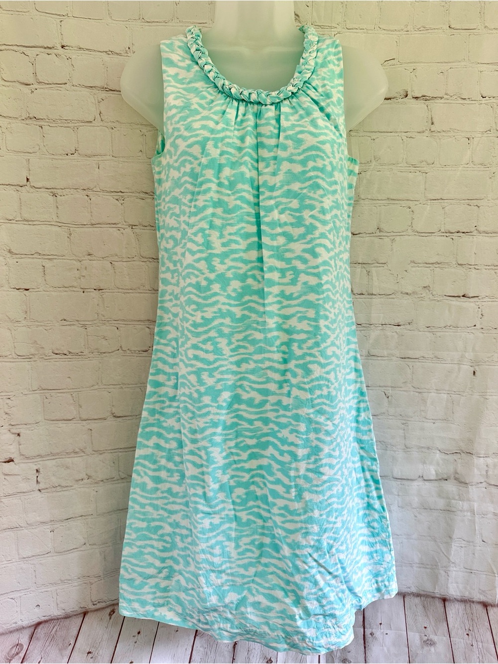 Vineyard Vines Sleeveless Silk and Cotton Braided Neckline Shift Dress size 2